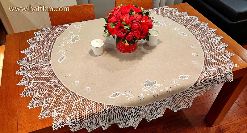 Obrus ręcznie haftowany " Kwiat lotosu "