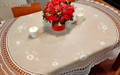 Obrus z koronką szydełkową " Margaretki "