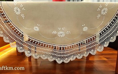 Obrus z koronką szydełkową " Margaretki "