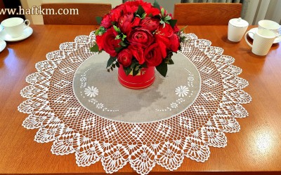 Ręcznie haftowany obrus " Margaretki "