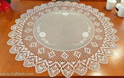 Ręcznie haftowany obrus " Margaretki "