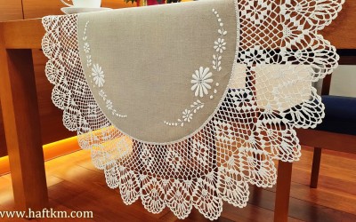 Ręcznie haftowany obrus " Margaretki "