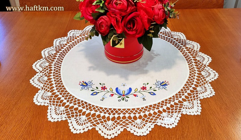 Obrus z motywem kaszubskim.