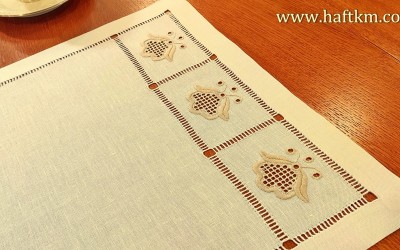 Ręcznie haftowany bieżnik " Rózyczki toledo "