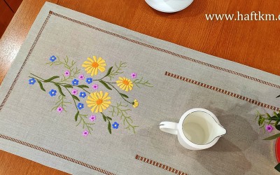 Ręcznie haftowany bieżnik " Wiosna "