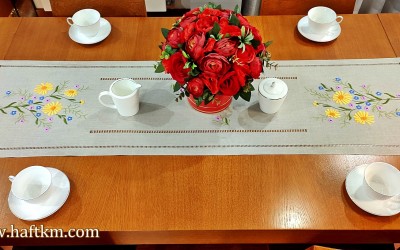 Ręcznie haftowany bieżnik " Wiosna "