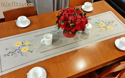 Ręcznie haftowany bieżnik 