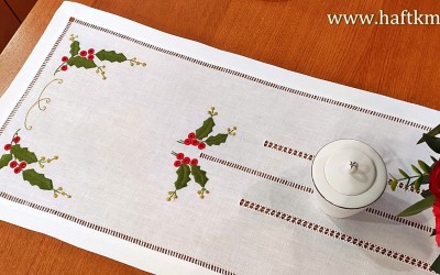 Elegancki bieżnik świąteczny " Ostrokrzew "