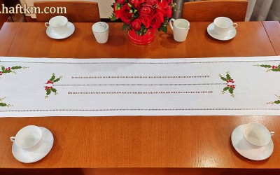 Elegancki bieżnik świąteczny " Ostrokrzew "