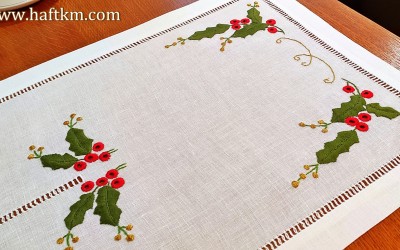Elegancki bieżnik świąteczny " Ostrokrzew "
