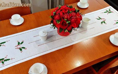 Elegancki  bieżnik świąteczny  " Ostrokrzew "