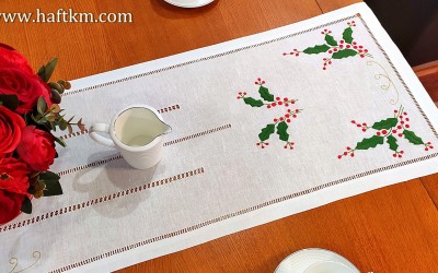 Elegancki  bieżnik świąteczny  " Ostrokrzew "