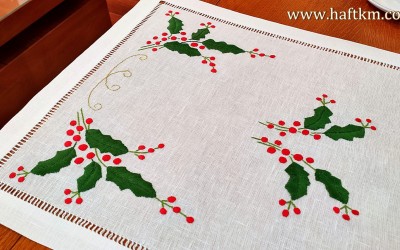 Elegancki  bieżnik świąteczny  " Ostrokrzew "