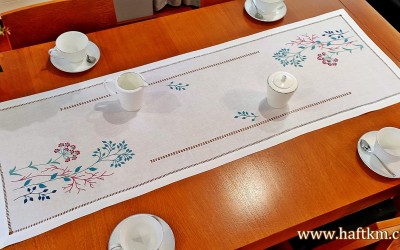 Przepiękny, ręcznie haftowany bieżnik " Modern "