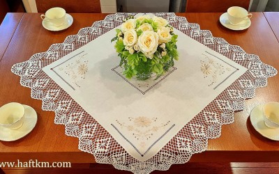 Serweta z koronką szydełkową " Stokrotki "