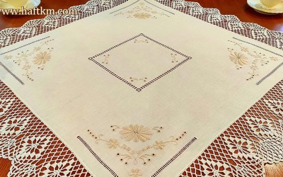 Serweta z koronką szydełkową " Stokrotki "