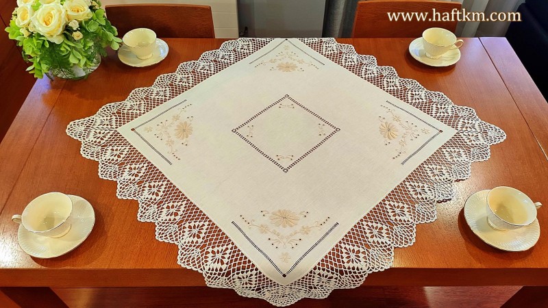 Serweta z koronką szydełkową " Stokrotki "