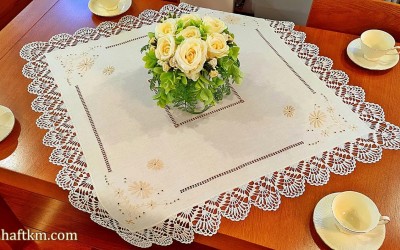 Serweta z koronką szydełkową " Stokrotki "