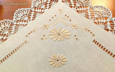 Serweta z koronką szydełkową " Stokrotki "