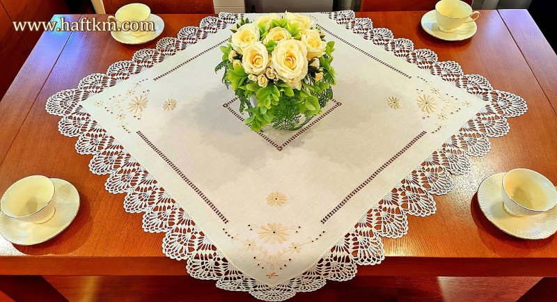 Serweta z koronką szydełkową " Stokrotki "