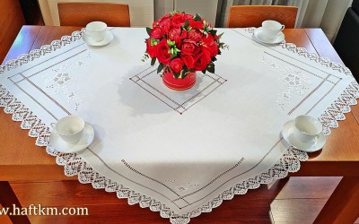 Ręcznie haftowany obrus " Róża makowska "