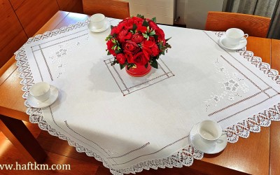 Ręcznie haftowany obrus " Róża makowska "