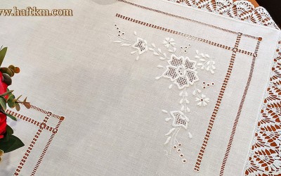 Ręcznie haftowany obrus " Róża makowska "