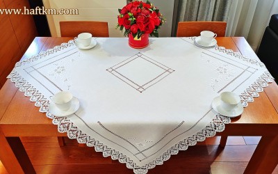 Ręcznie haftowany obrus " Róża makowska "