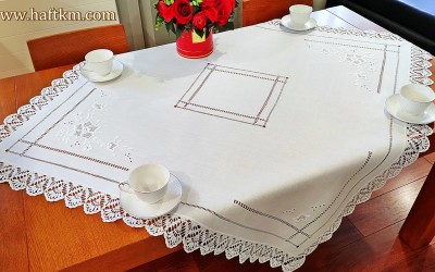 Ręcznie haftowany obrus " Róża makowska "