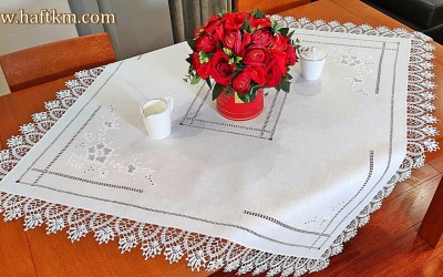 Ręcznie haftowany obrus " Róża makowska "