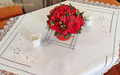 Ręcznie haftowany obrus " Róża makowska "