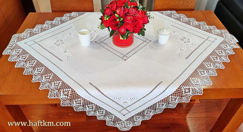Ręcznie haftowany obrus " Róża makowska "