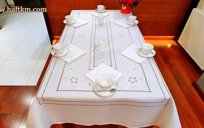 Ręcznie haftowany obrus  " Róża makowska "