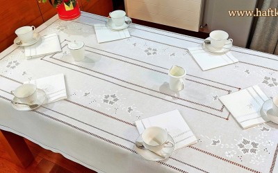 Ręcznie haftowany obrus  " Róża makowska "