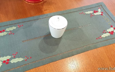 Elegancki bieżnik świąteczny " Ostrokrzew "