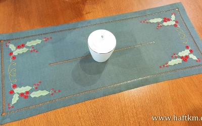 Elegancki bieżnik świąteczny " Ostrokrzew "