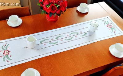 Ręcznie haftowany bieżnik bożonarodzeniowy 