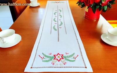 Ręcznie haftowany bieżnik bożonarodzeniowy " Gwiazdki "