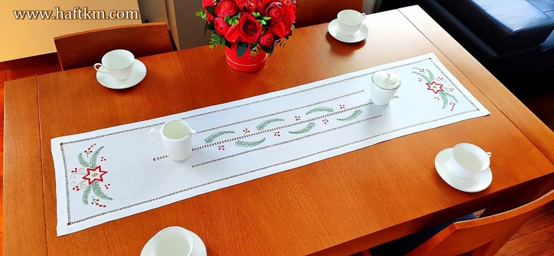 Ręcznie haftowany bieżnik bożonarodzeniowy " Gwiazdki "