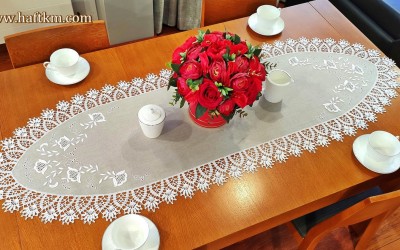 Ręcznie haftowana serweta 