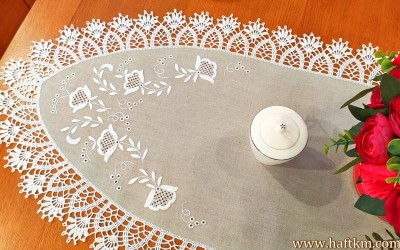 Ręcznie haftowana serweta "Dzwonki Toledo"