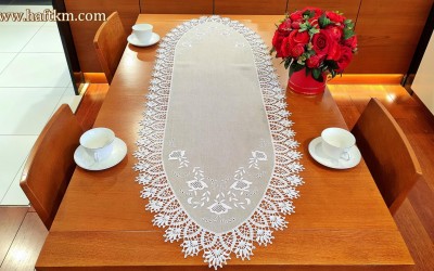 Ręcznie haftowana serweta "Dzwonki Toledo"