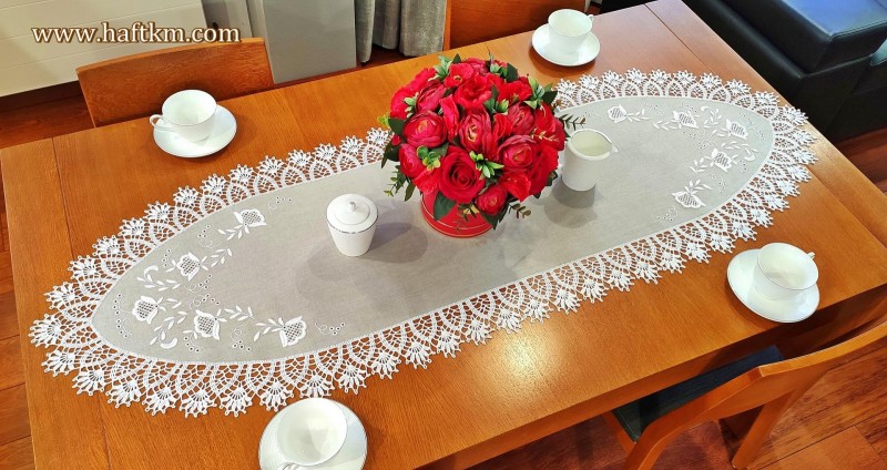 Ręcznie haftowana serweta "Dzwonki Toledo"