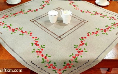 Ręcznie haftowana serweta  " Magia natury "