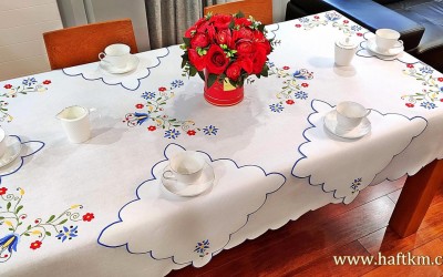 Piękny ręcznie haftowany obrus, haft kaszubski.