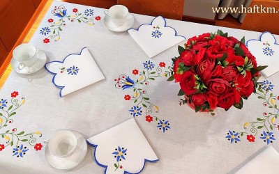 Piękny ręcznie haftowany obrus, haft kaszubski.