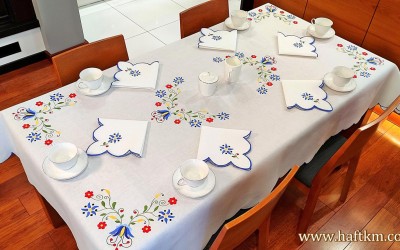 Piękny ręcznie haftowany obrus, haft kaszubski.