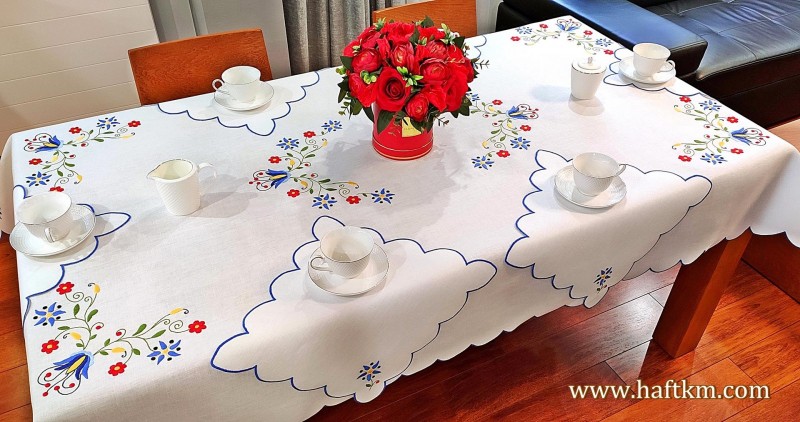 Piękny ręcznie haftowany obrus, haft kaszubski.