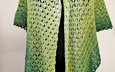 Ręcznie wykonana chusta na szydełku ombre.