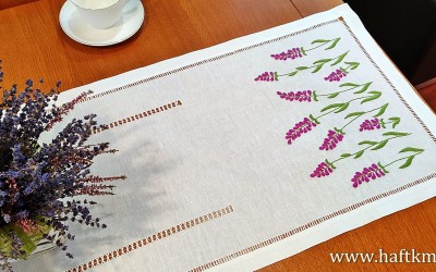 Lniany bieżnik ręcznie haftowany " Lawenda"